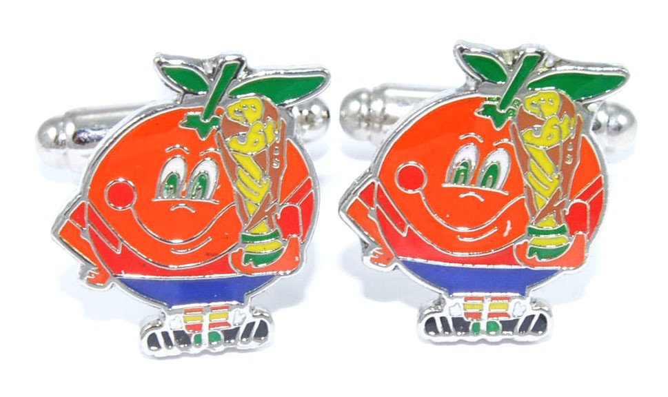 Gemelos Naranjito con Copa del Mundo