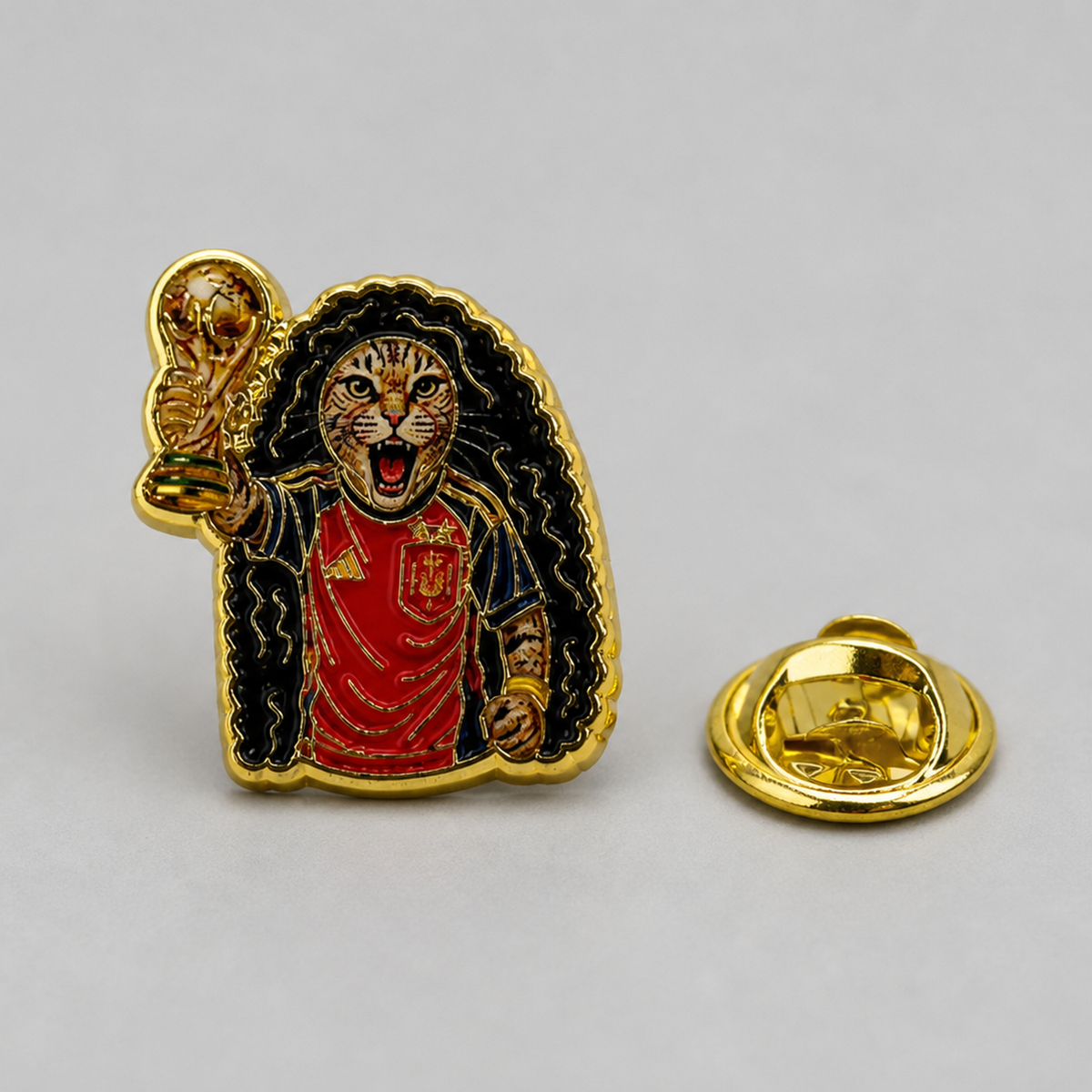 Pin de Solapa Esmaltado del Gato Cucurella con Uniforme de Fútbol Español. Pines de fútbol, pines de equipos de fútbol español