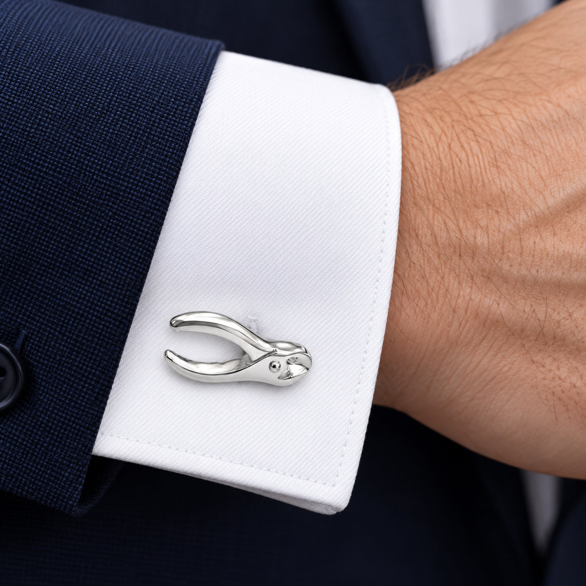 Alicates 3D: Gemelo en puño de camisa blanca
