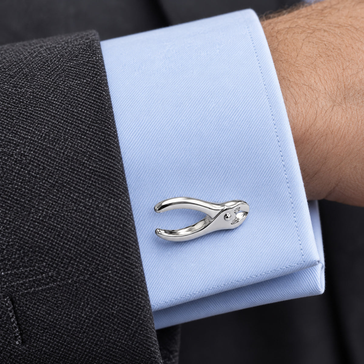 Alicates 3D: Gemelo en puño de camisa azul claro