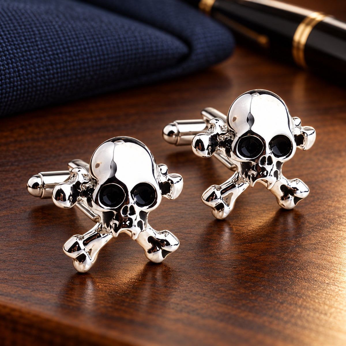 Gemelos Calaveras IV. Par sobre una mesa de madera.