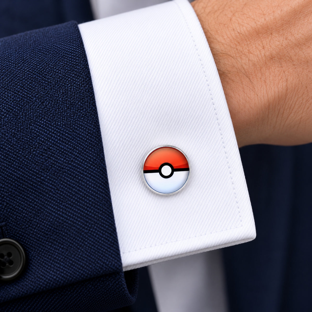 Gemelos Pokémon GO. Un gemelo en el puño blanco de una camisa.