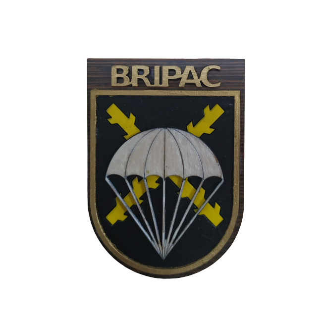 Metopa Madera Bripac Handmade 8x5,5cm Recreación Histórica-Réplica Militar