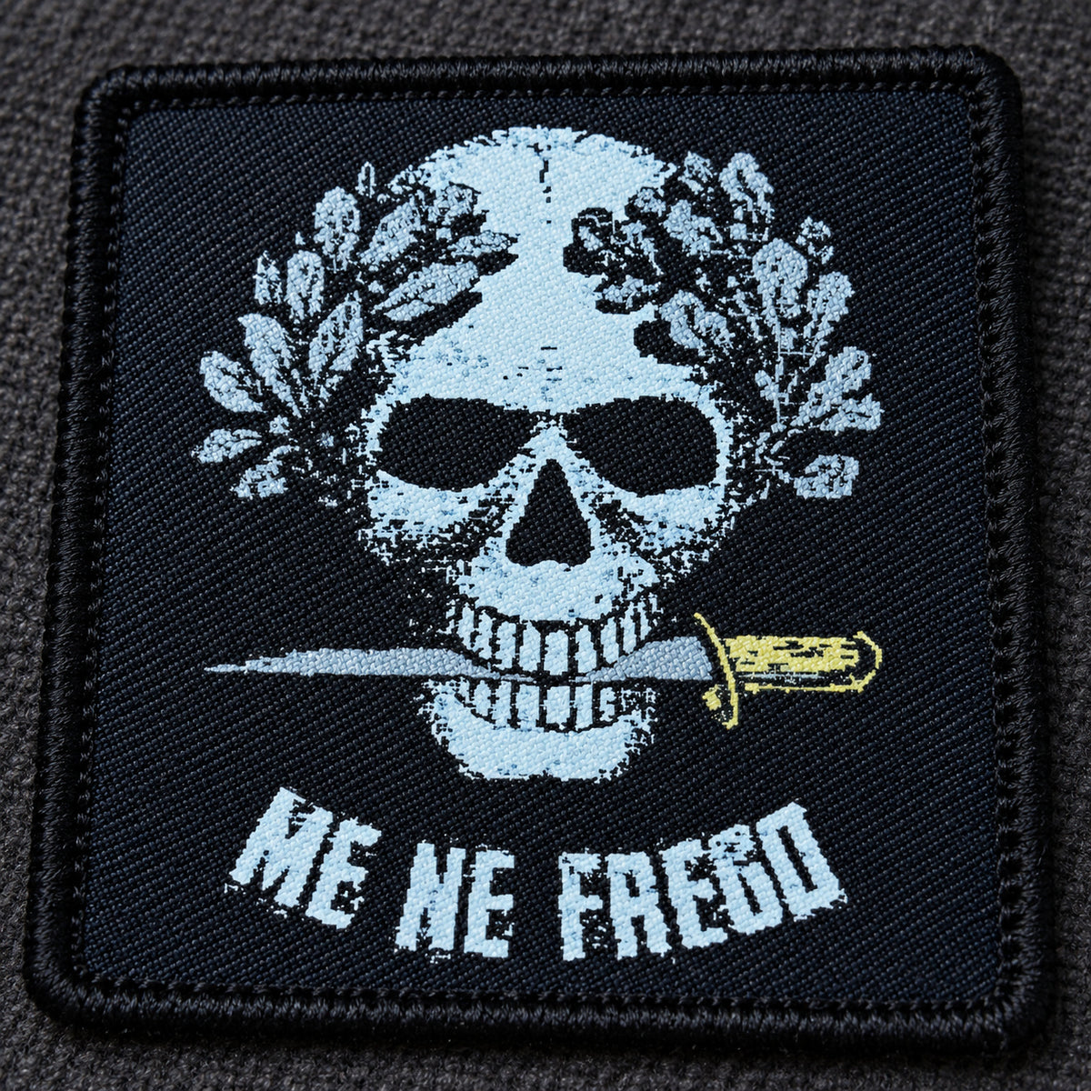 Parche Calavera y Laurel «ME NE FREGO» Woven de 6 cm con Hook and Loop
