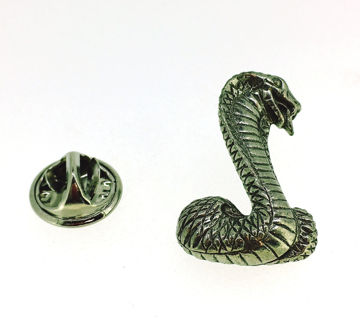 Pin de Solapa Cobra Real