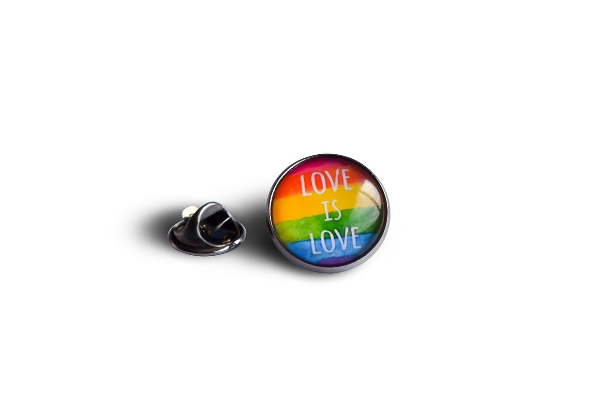 Pin de solapa en Magglas "Love is Love" bandera LGTBIQ+ 16mm