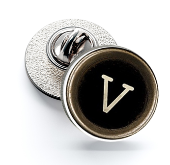 Pin de Solapa Magglass Botón de Maquina de Escribir Letra Letter V 16mm